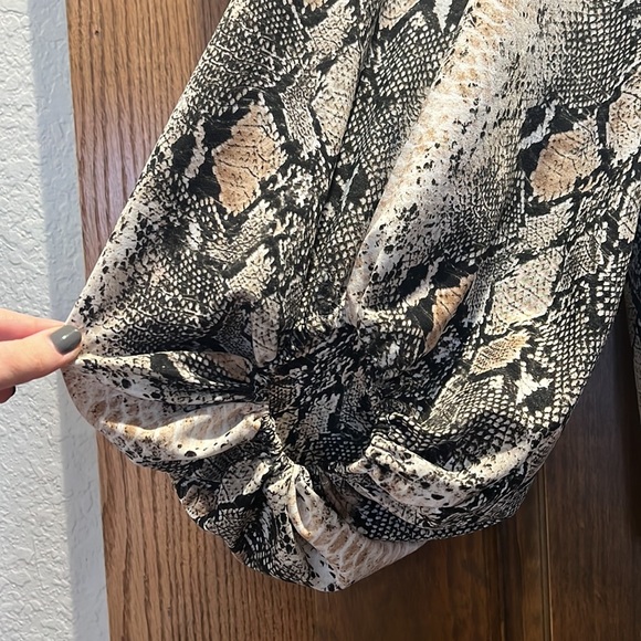 Boutique Snakeskin Balloon Sleeve Top - Picture 2 of 2